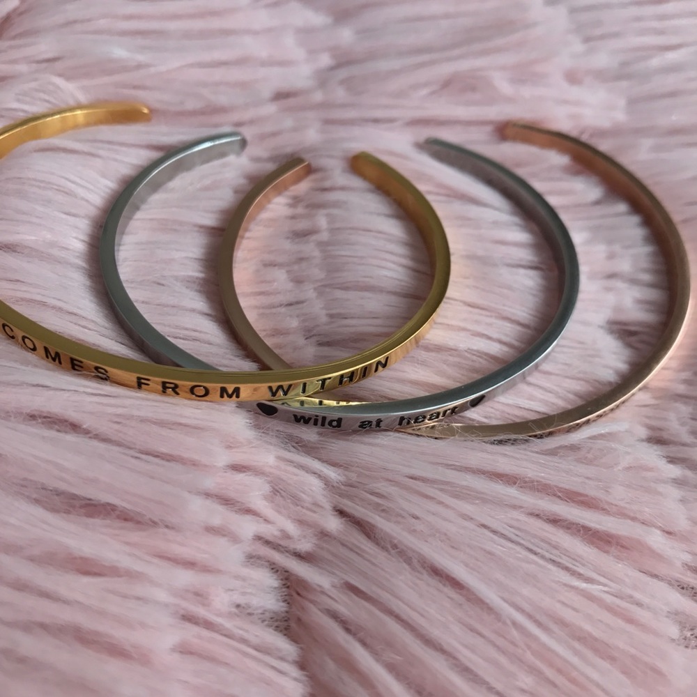 Beautiful Set Three Tone Bangles🎀 - Picture 2 of 8